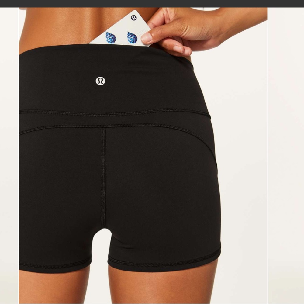 Lululemon In Movement Short *Everlux 2.5"
Black (First Release)